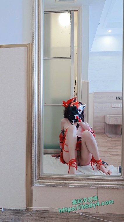 每日大赛之风骚的coser妹
