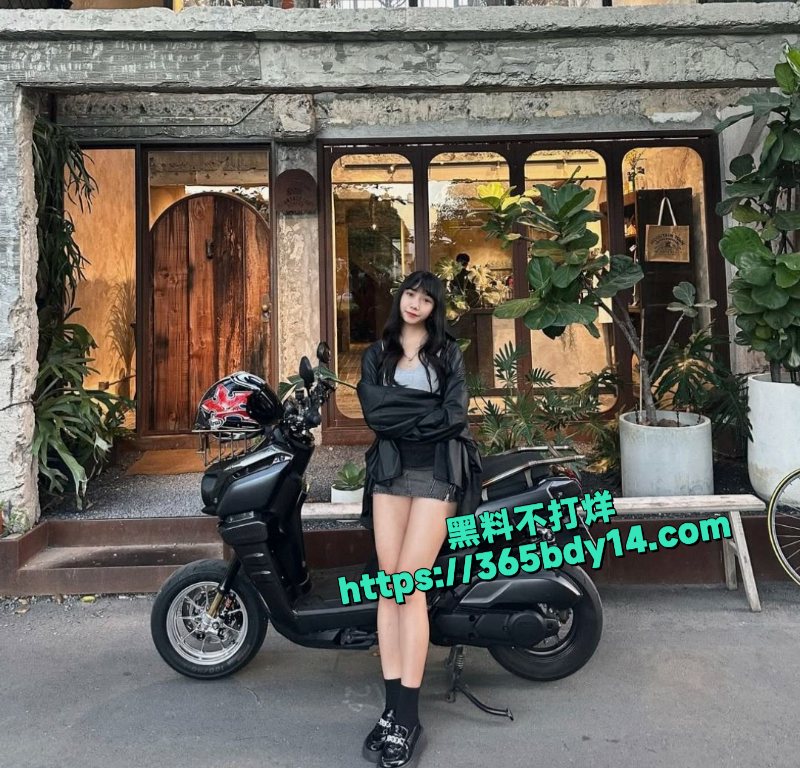 大长腿机车博主与男友自拍的露脸口交视频被外流4