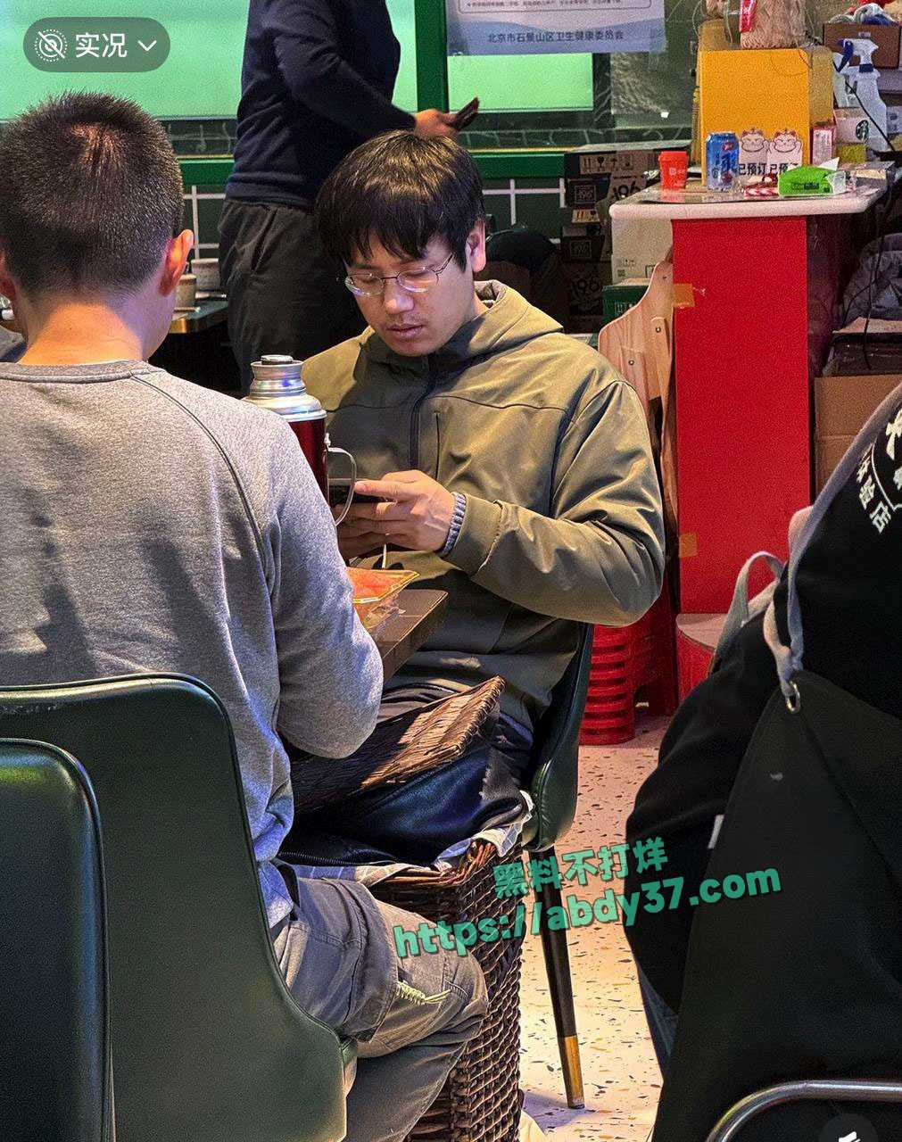 抖音网红骏良被曝婚内出轨女助理 41