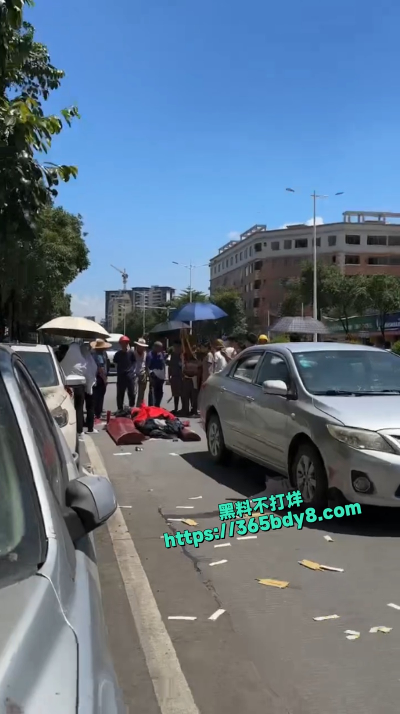 广东佛山有人出殡5