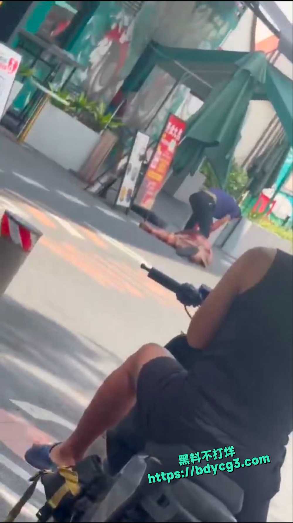 广州街头当街砍人 5