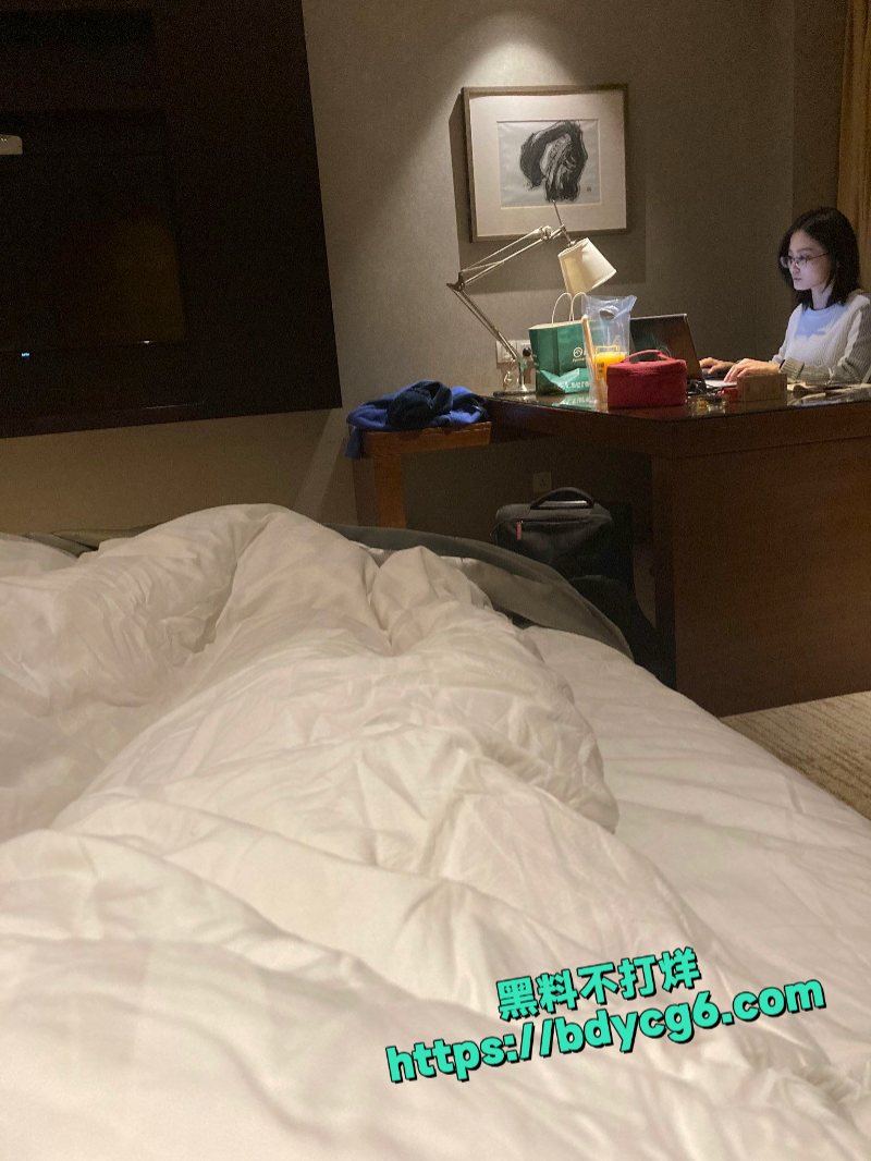 反差婊刘璐与金主爸爸换装情趣内衣性爱视图流出11