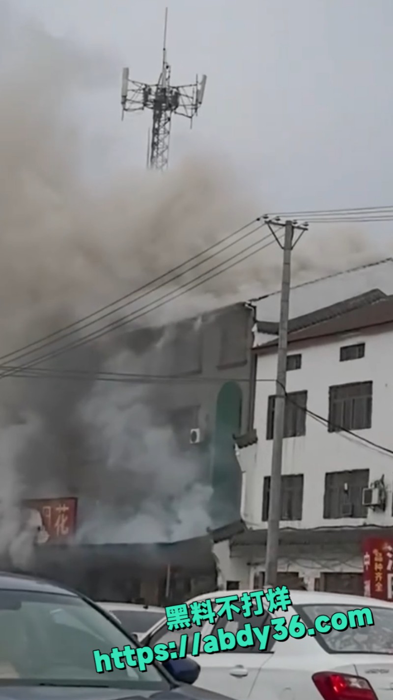 烟花爆竹门店起火爆炸 4