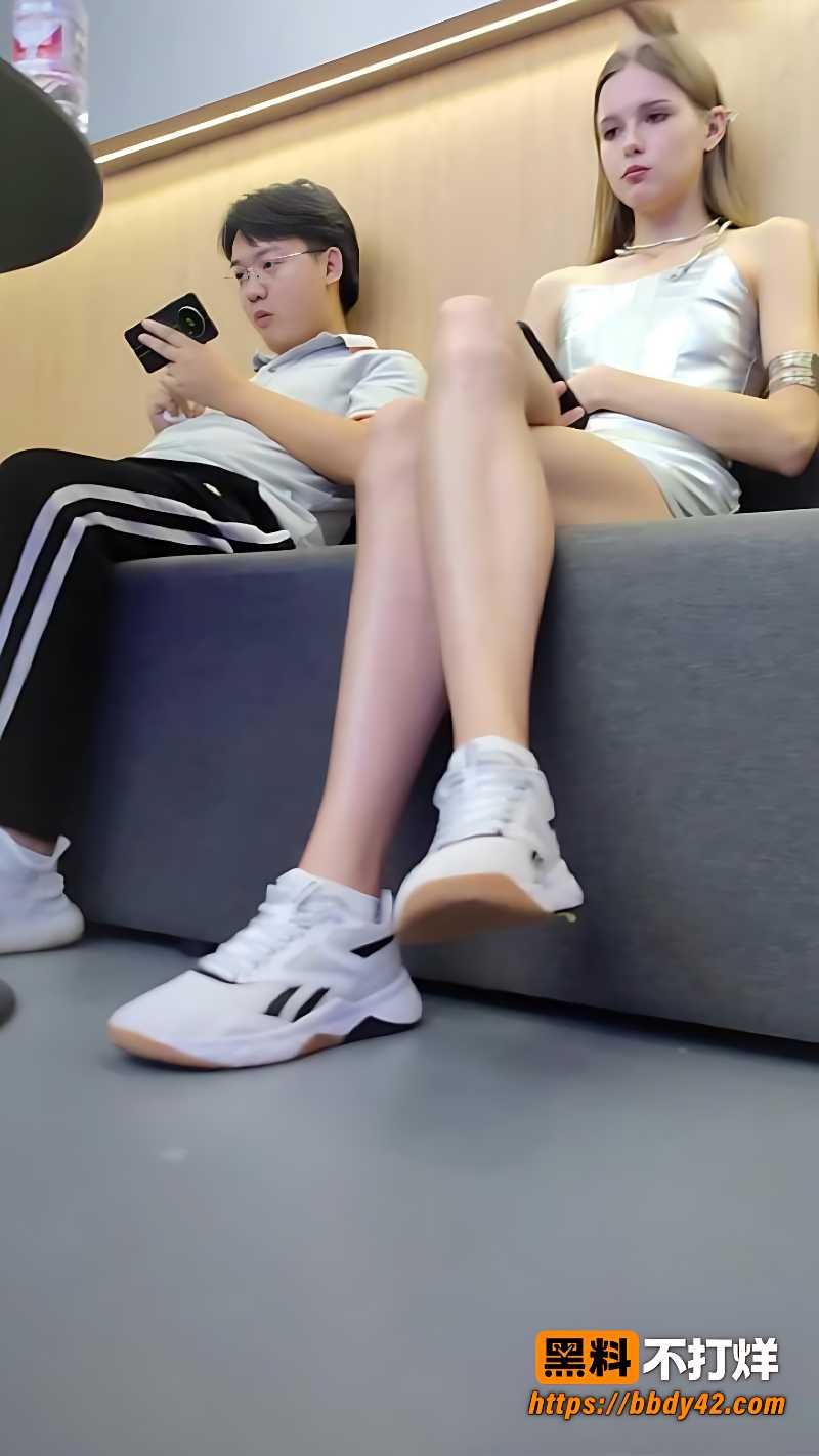 摩托车展抄底偷拍外国车模6