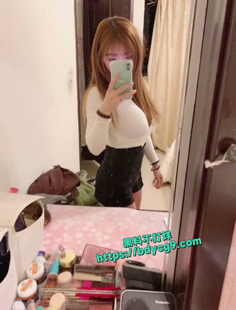 极品反差在校大学嫩妹下海 兼职平面模特气质出众 沦为金主的远程泄欲玩物2