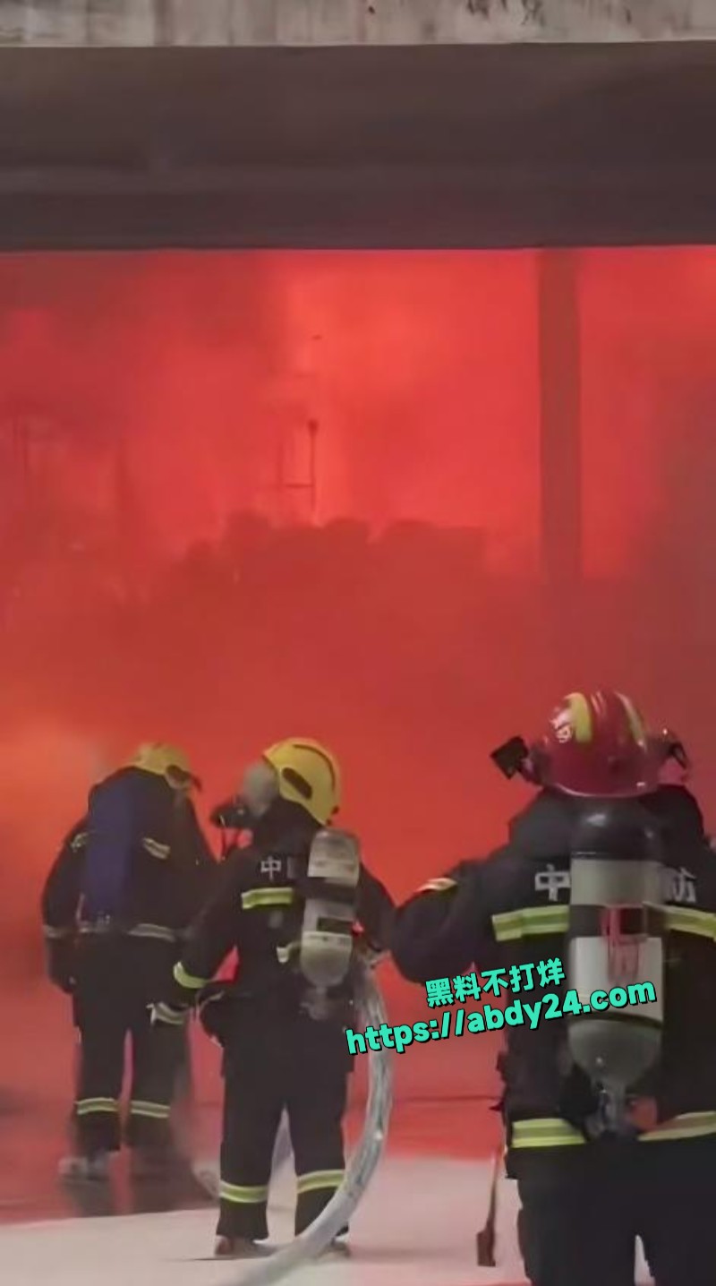 上礼泉家电仓库货物着火