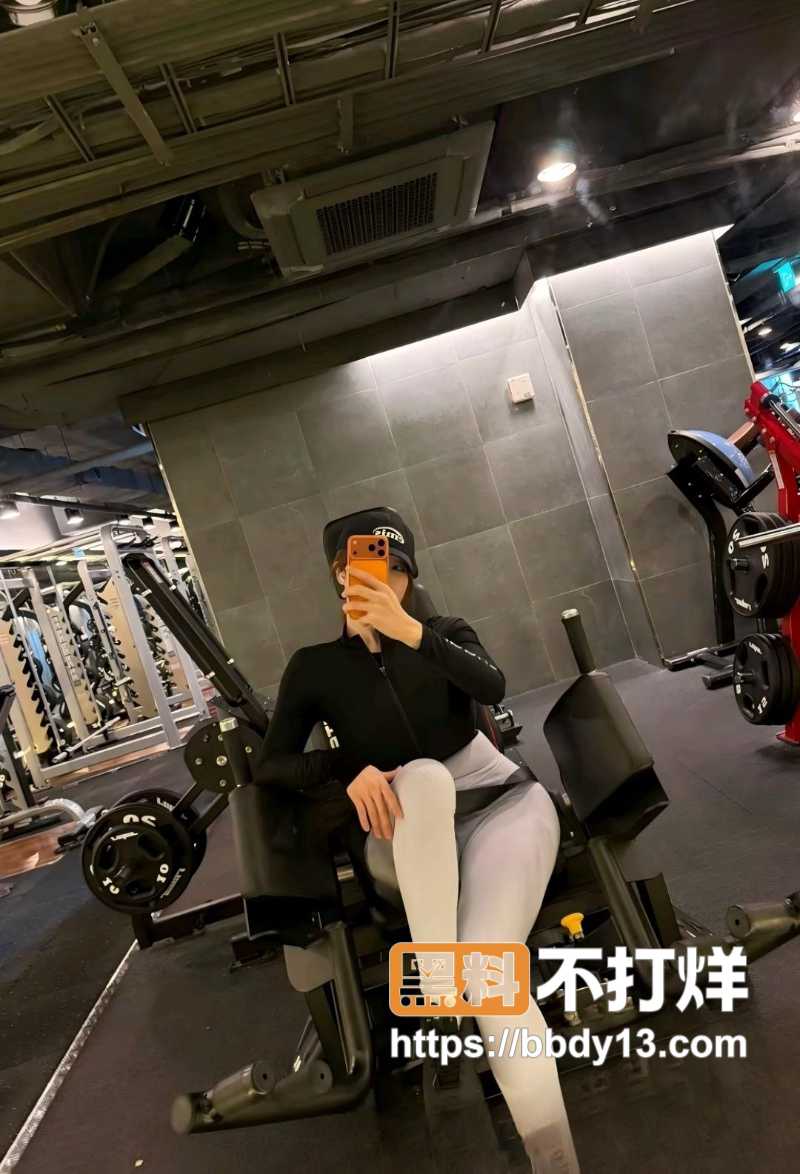 高颜值巨乳健身博主SUSU08