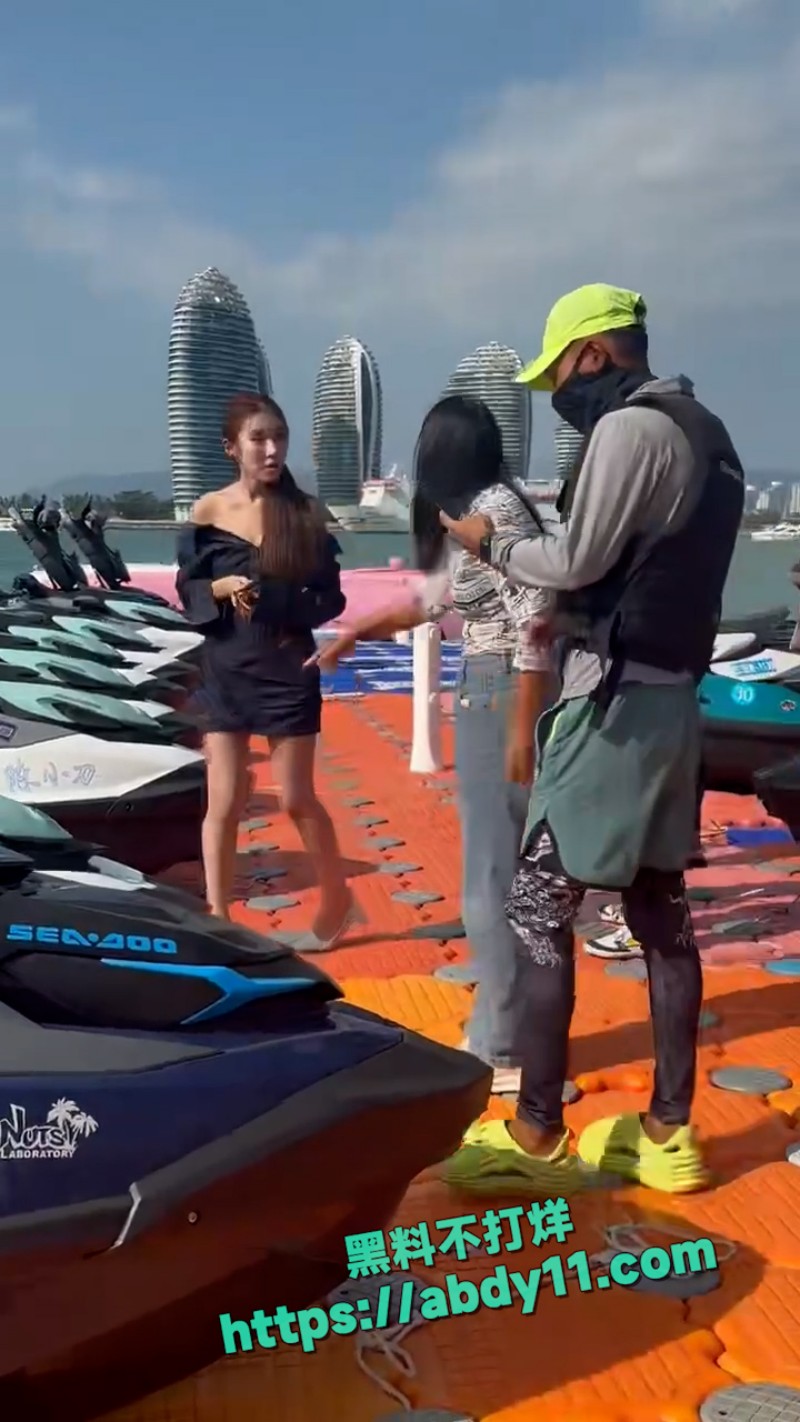 海南三亚钟情会所海边女人打架 7