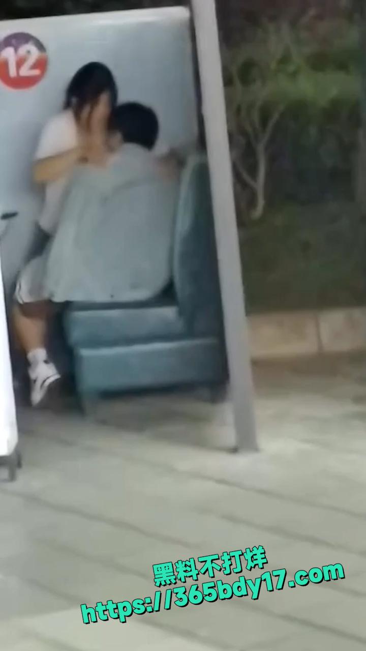 云南昆明校园小情侣 18