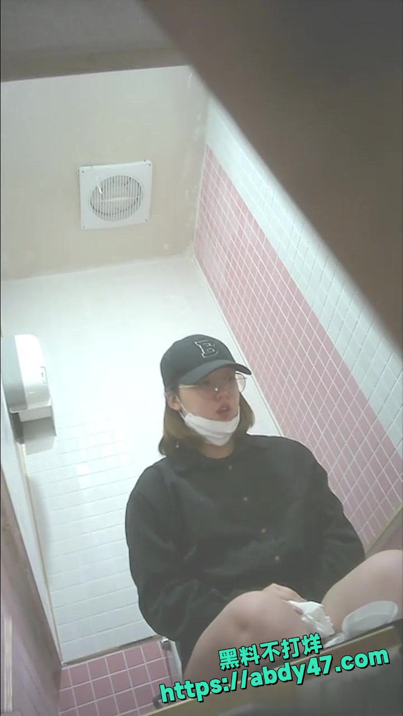 女厕偷拍 9