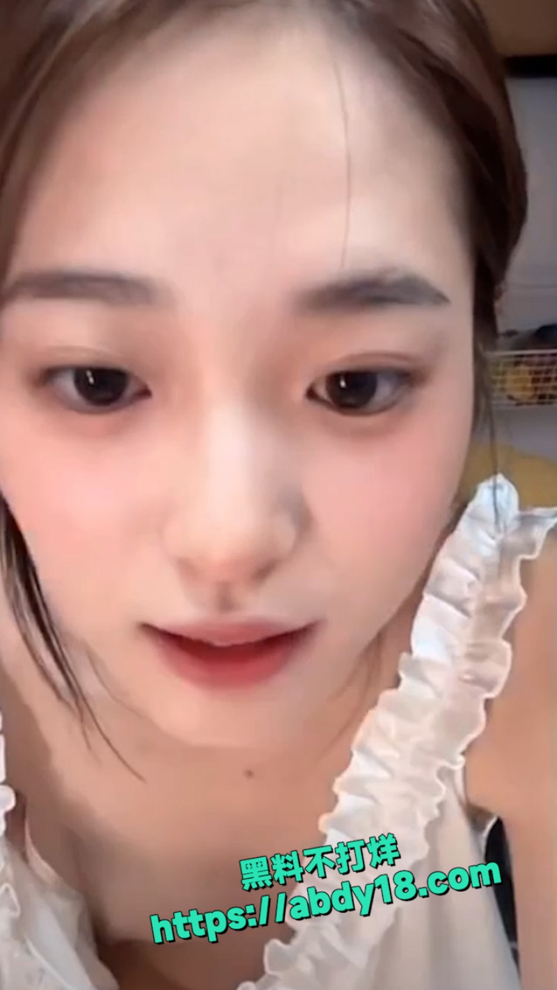 女主播走光 的瞬间 12