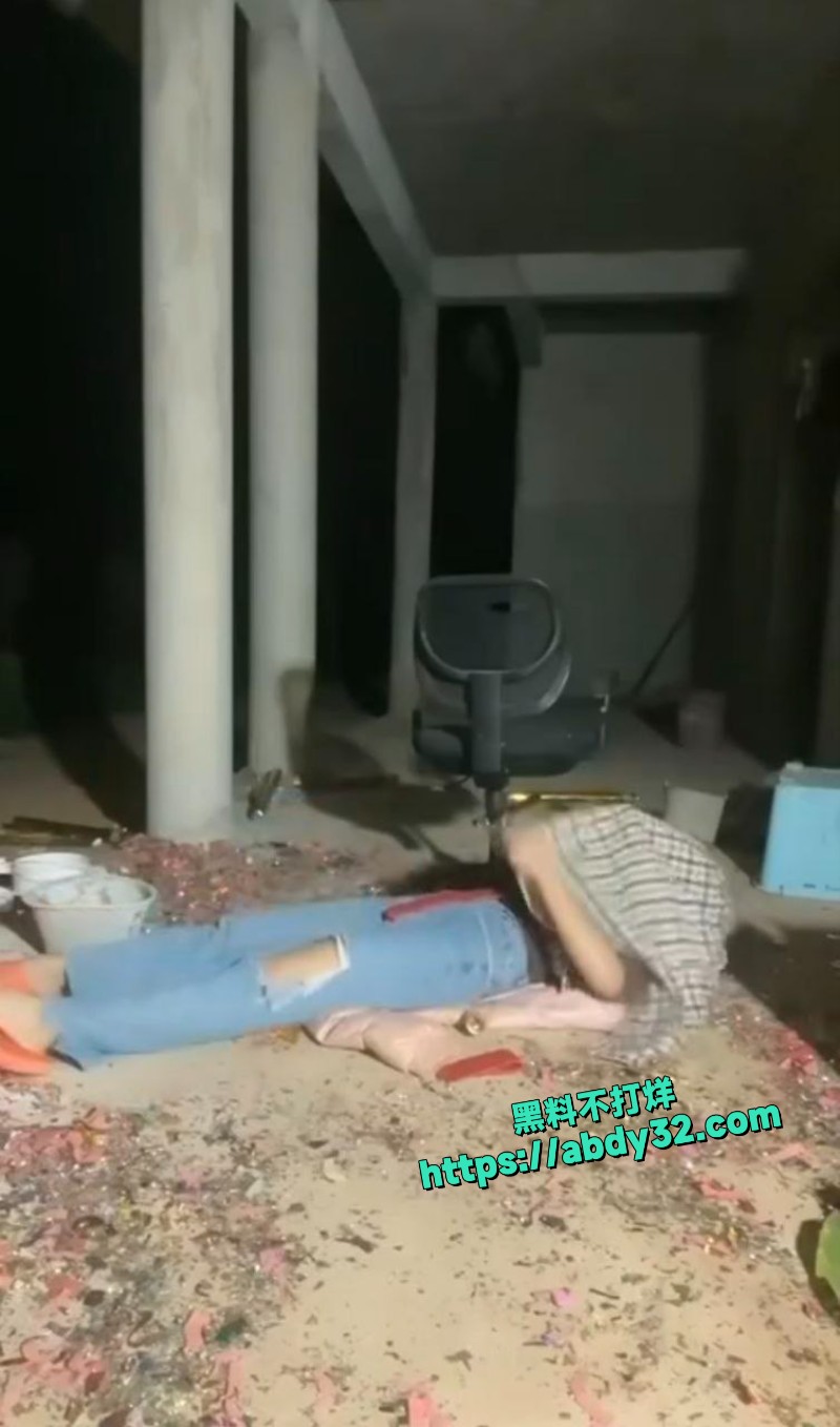 低俗直播惩罚鞭炮炸逼3