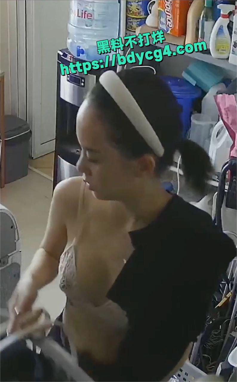 破解高档小区公寓偷拍单身女日常4