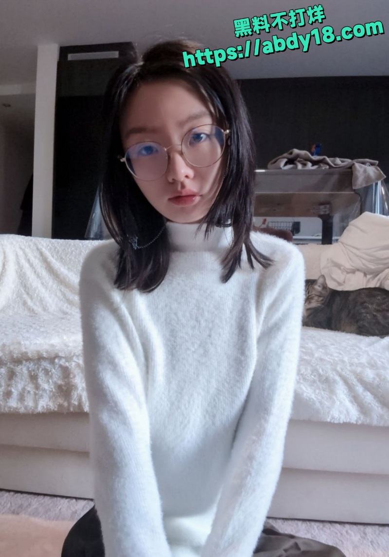 蜜桃臀反差婊petitesaki土豪定制2