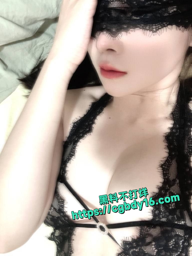 小少妇吴侨雯 老公常年出差在外能和网友裸聊自慰解决23