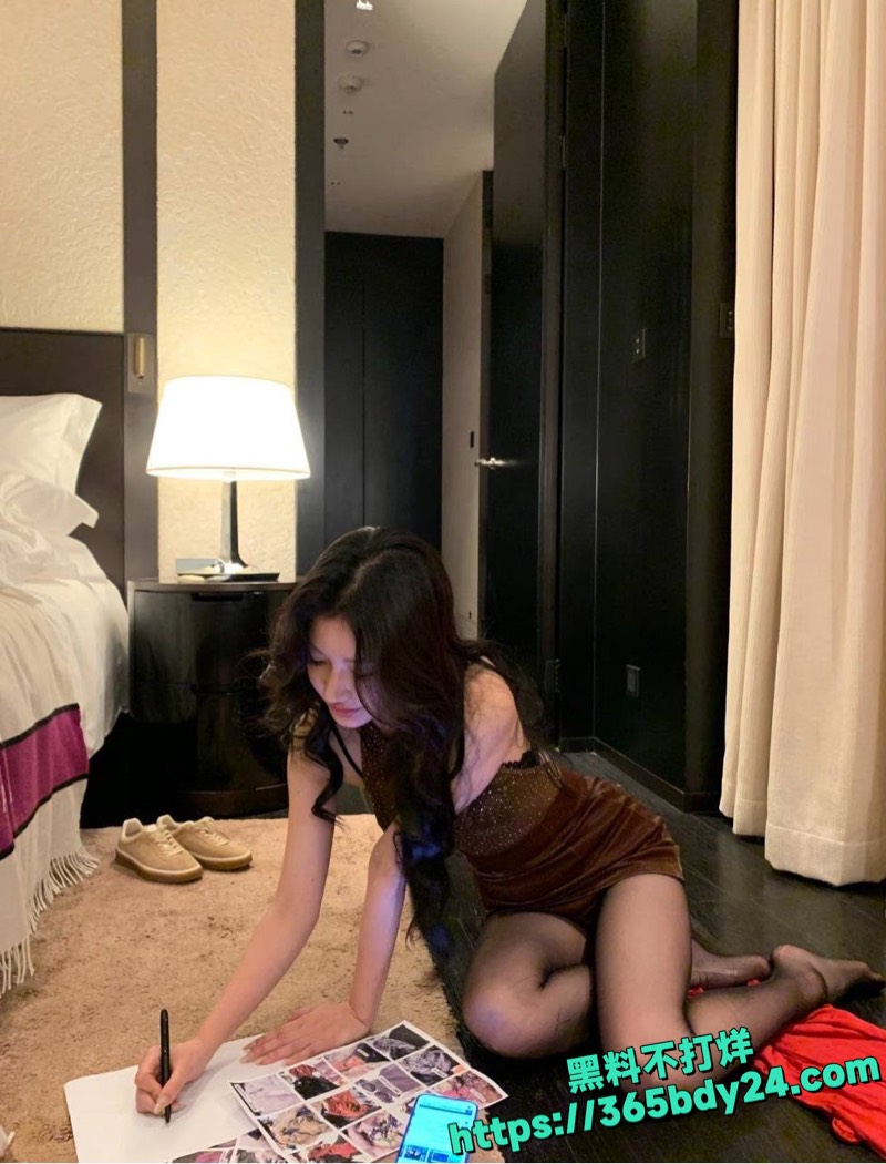 推特超辣身材御姐BRKKE视频爆光 巨乳雪白柔软黑丝高跟跳蛋塞逼 跪地口交金主爸爸 反差淫乱狂欢