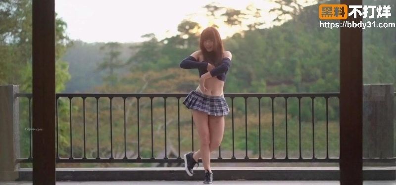 JasmineJ真空JK制服阳台猛插自慰1