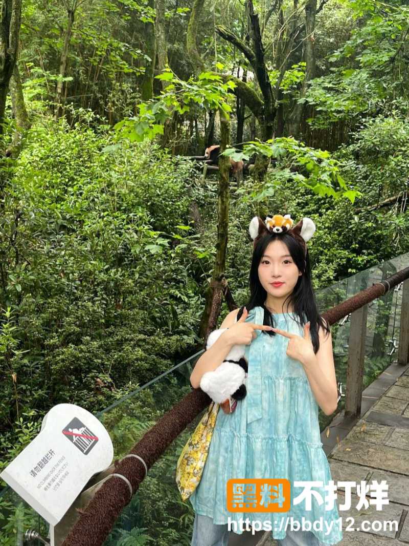 浙江肥臀女友朱芳兰被各种后入。4