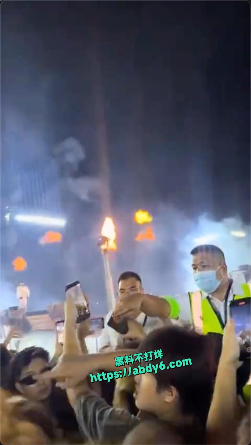 澳门TravisScott演唱会 一群愤青现场斗殴干架 5