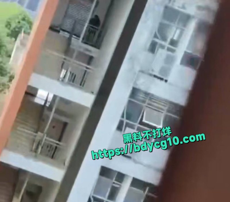 一对情侣上课期间翘课出来口交被偷拍1