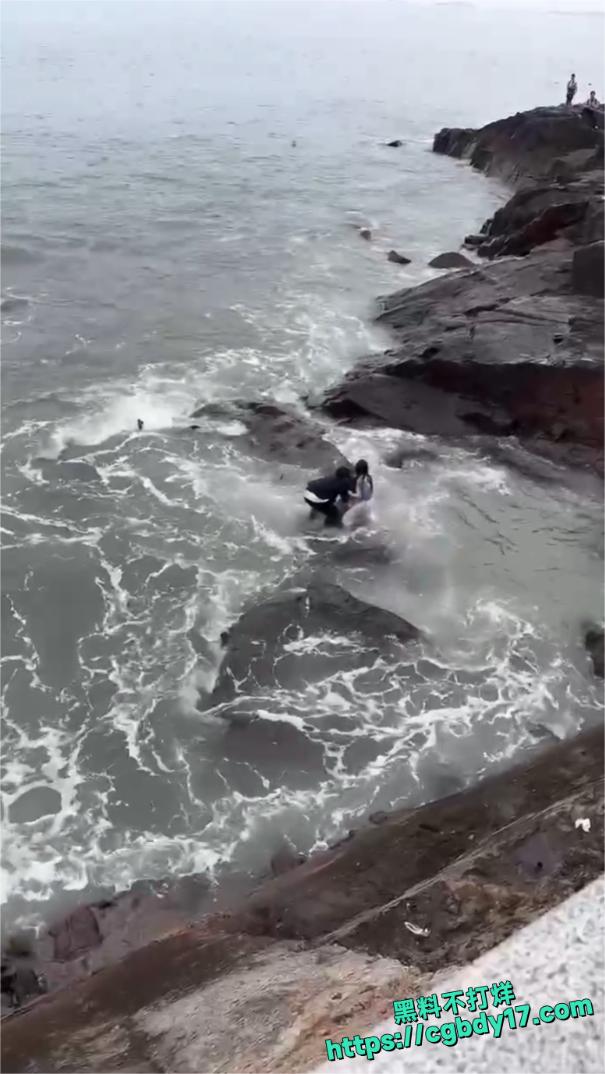 福州平潭岛仙人井 小姐姐为了拍照命差点没了2