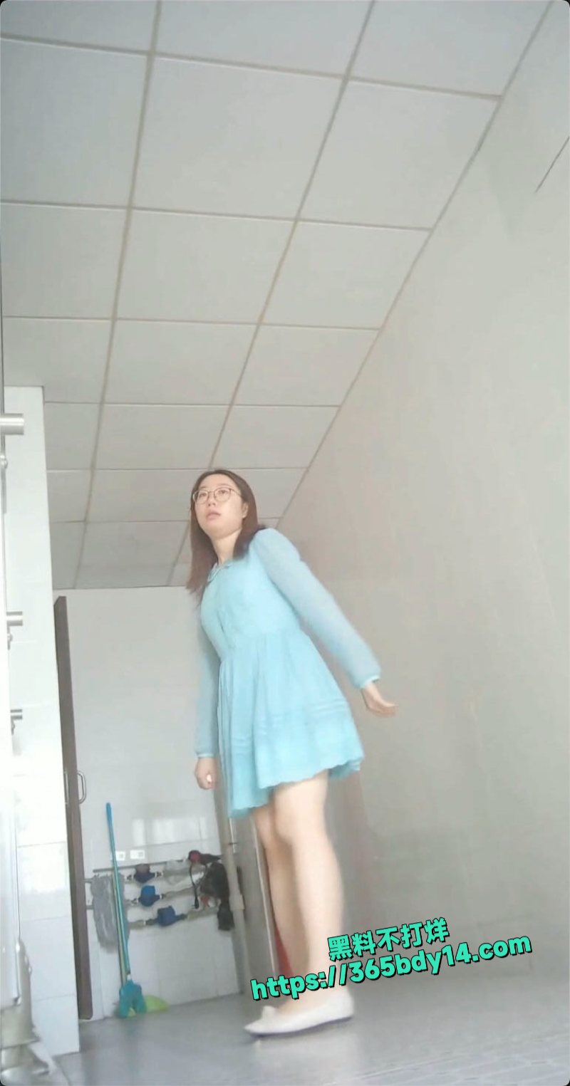 江苏电子厂女厕所偷拍2