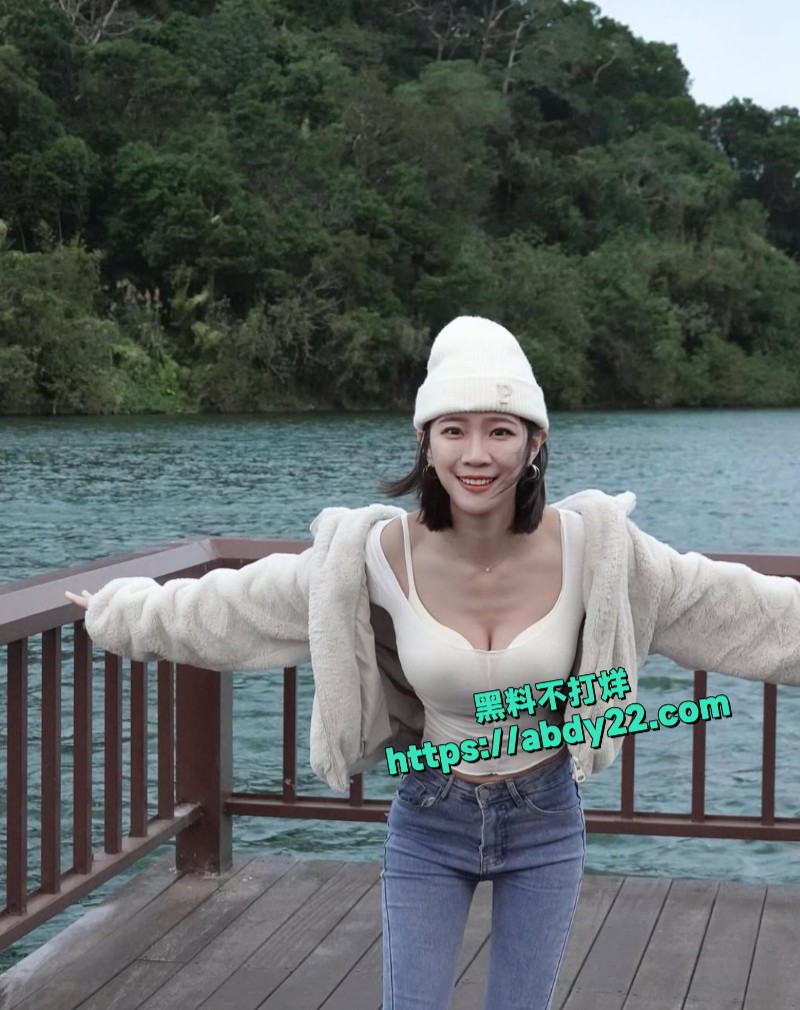 超漂亮短发巨乳网美麦麦9
