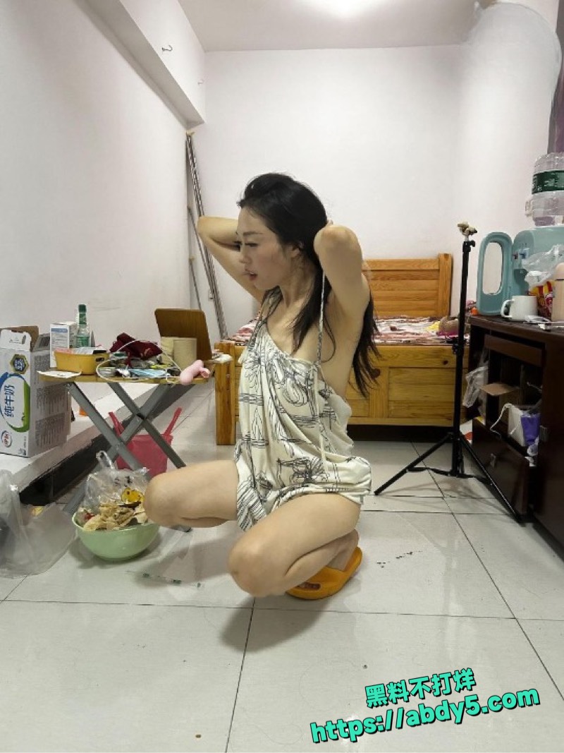 和继母一起洗澡然后口爆她3