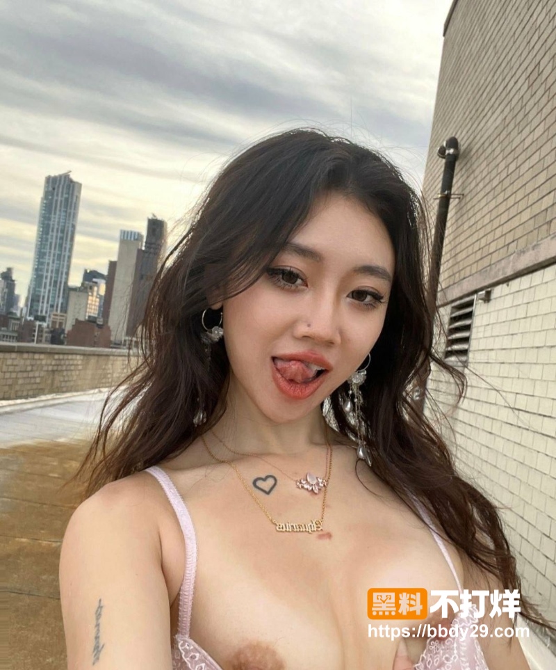 亚裔留学生约炮老外自拍1
