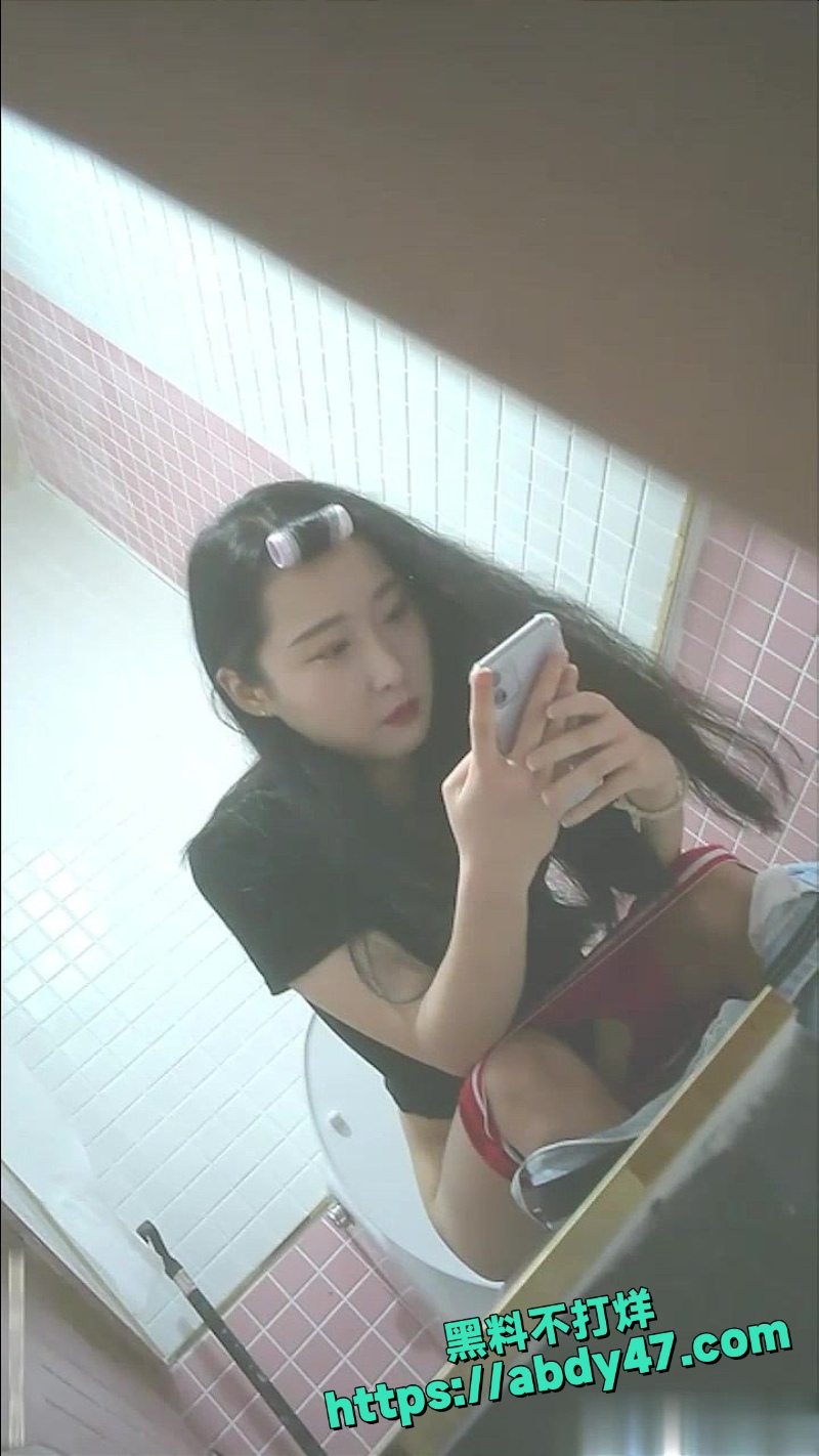 女厕偷拍 4