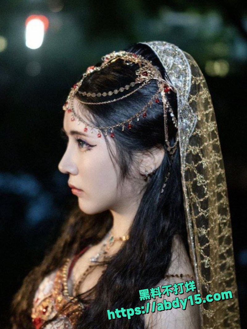 神似刘亦菲仙女项圈爬地视频3