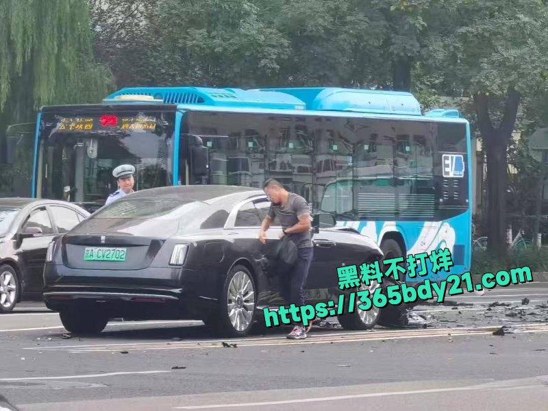抖音知名车评人陈震逆行车祸9
