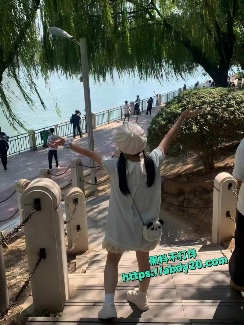 清纯甜妹下海兼职2