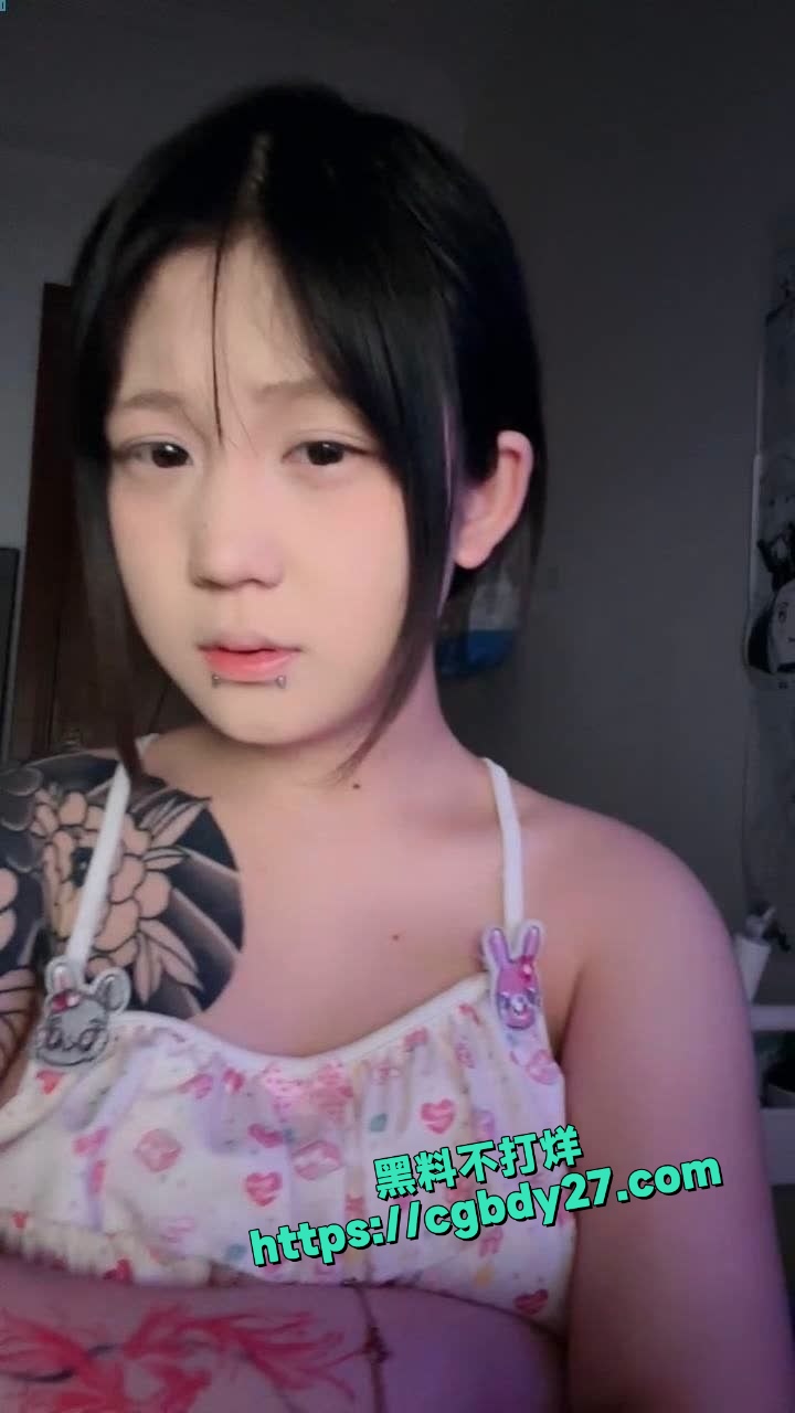 花臂精神小妹大尺度全裸自慰黄播1
