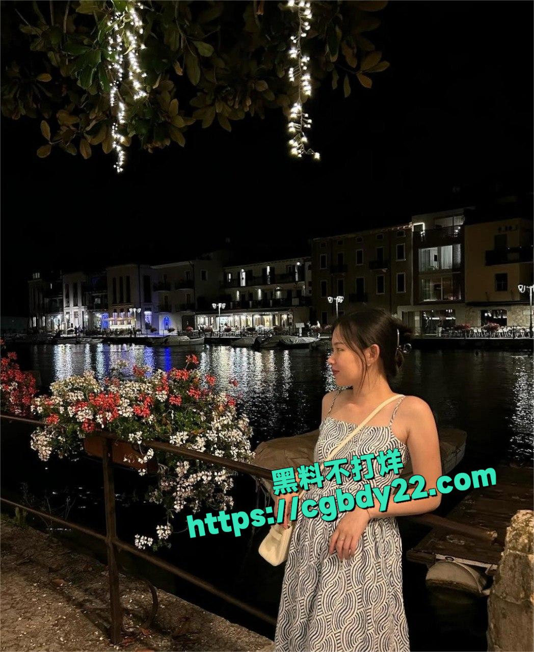 21岁混血华裔女子14
