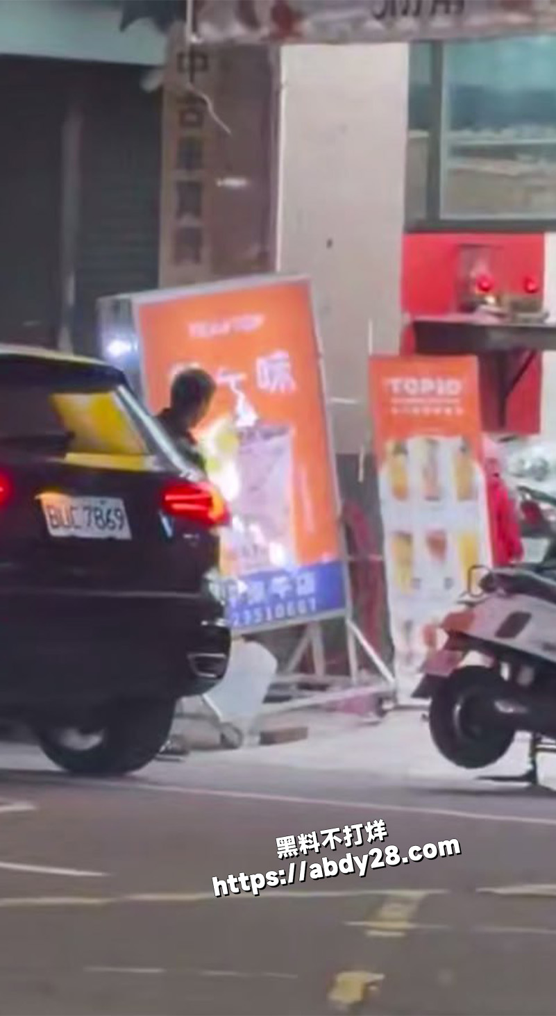 台湾台中一奶茶店发生争执5