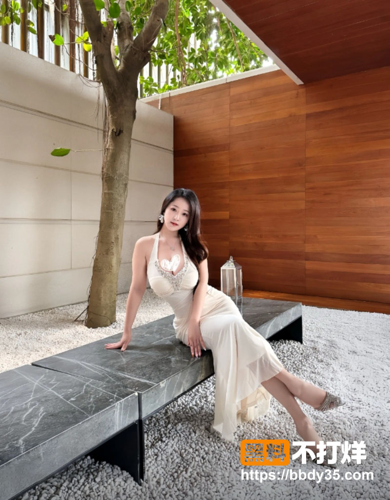 成都网红主播朵朵 1