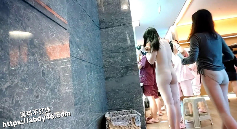 最新流出洗浴会所多位美女.jpg4
