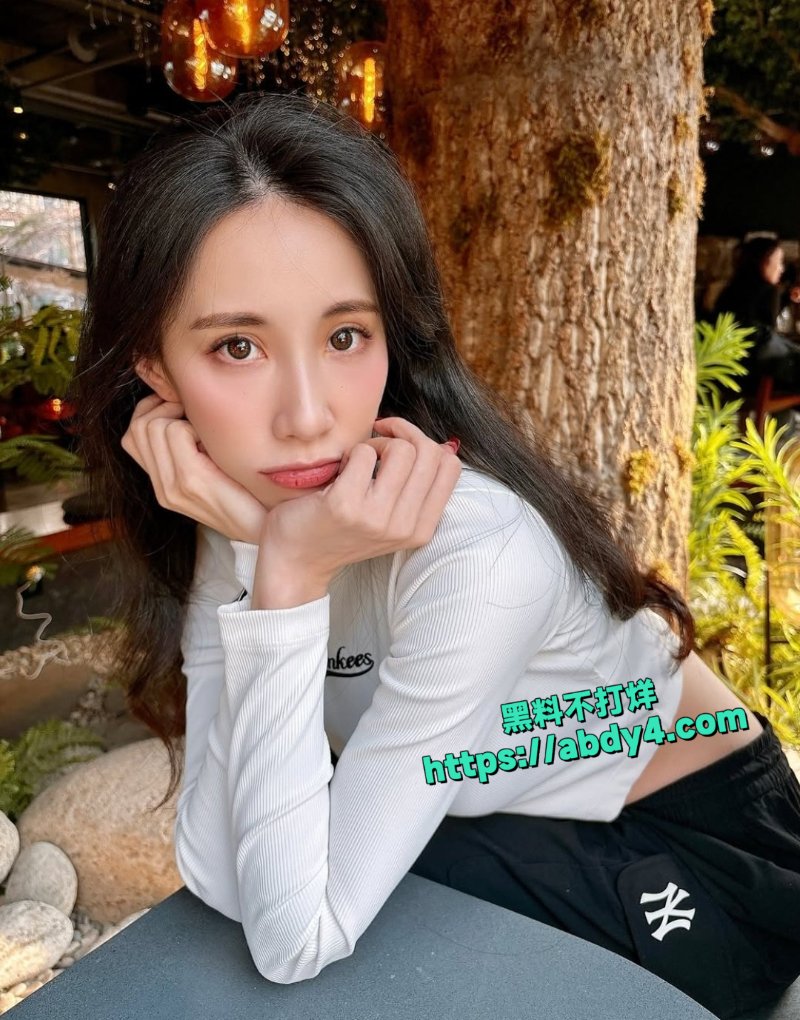 33.4万粉丝的极品高颜值巨乳网美喬歆与前男友早期自拍7