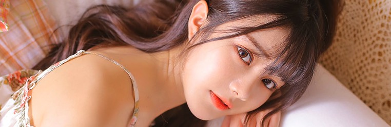 清纯小美女自拍图集 身材出挑酥胸长腿若隐若现 气质反差强烈