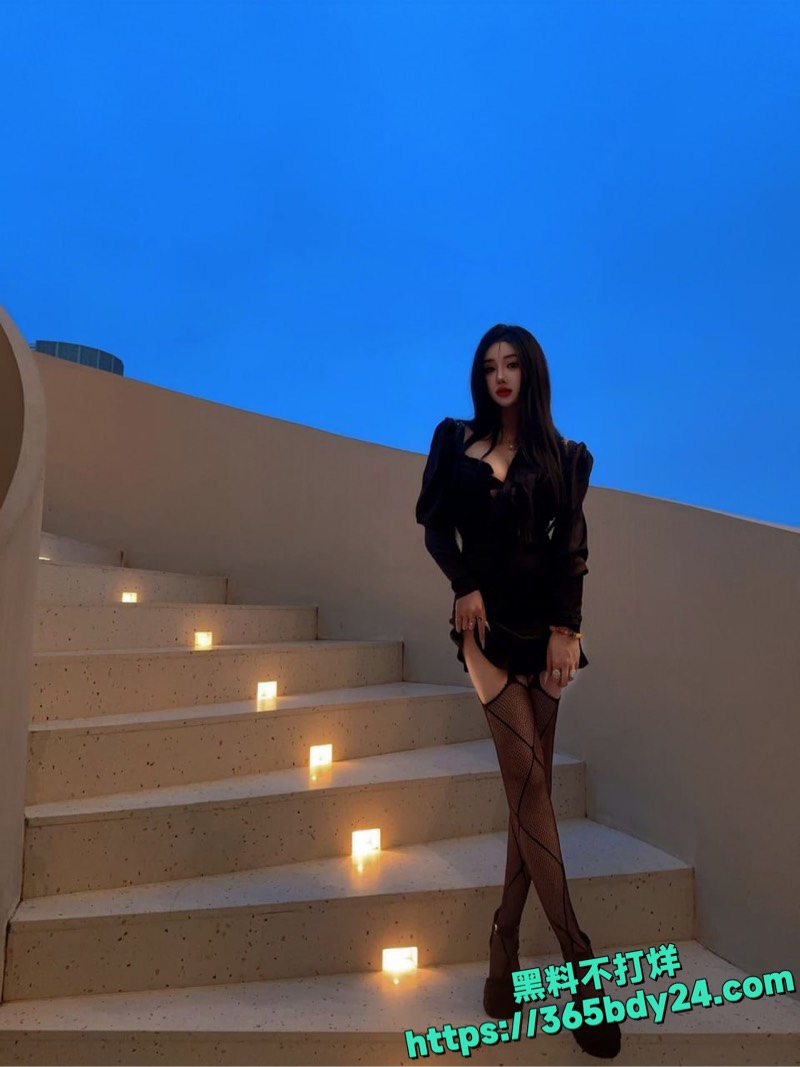 推特高颜值母狗yooheejade糖心签约模特全套私拍 巨乳肥臀反差婊金主爸爸付费调教 渴望肉棒精液