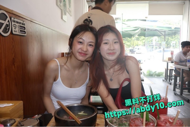 抖音13.6万粉丝超漂亮博主与男友自拍 3