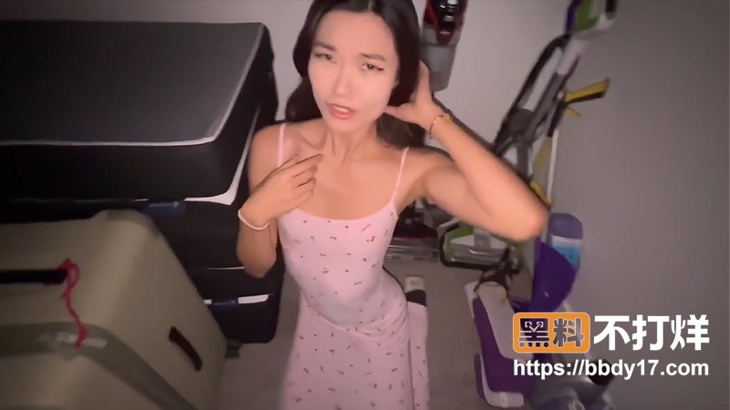 漂亮青春美眉高挑大长腿3