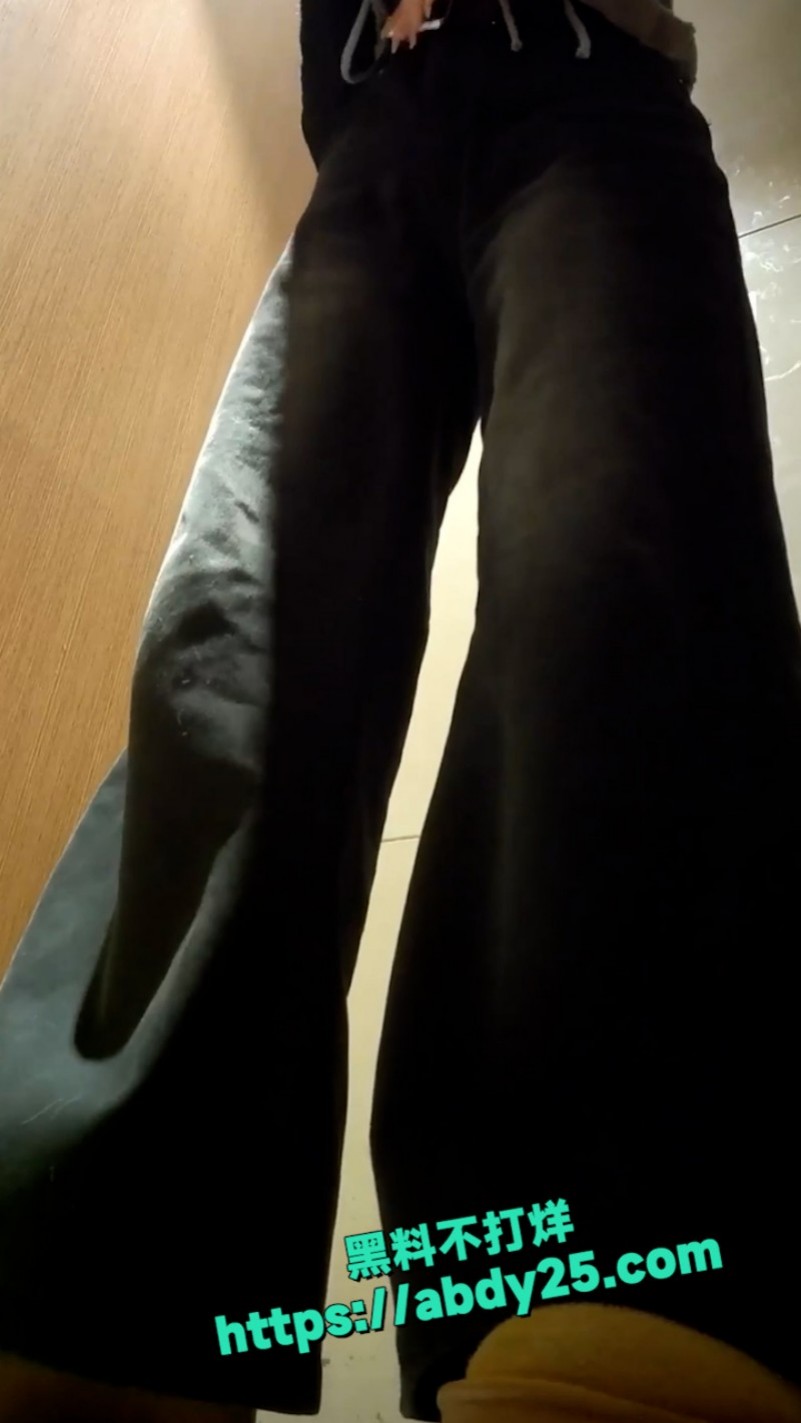 酒吧女厕醉态曝光 10