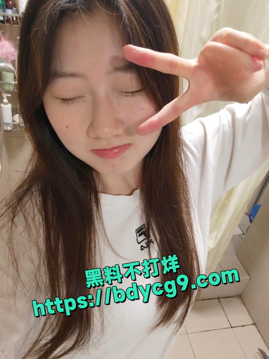 曲阜师范大学05年小母狗何鑫裸体自拍玩穴3