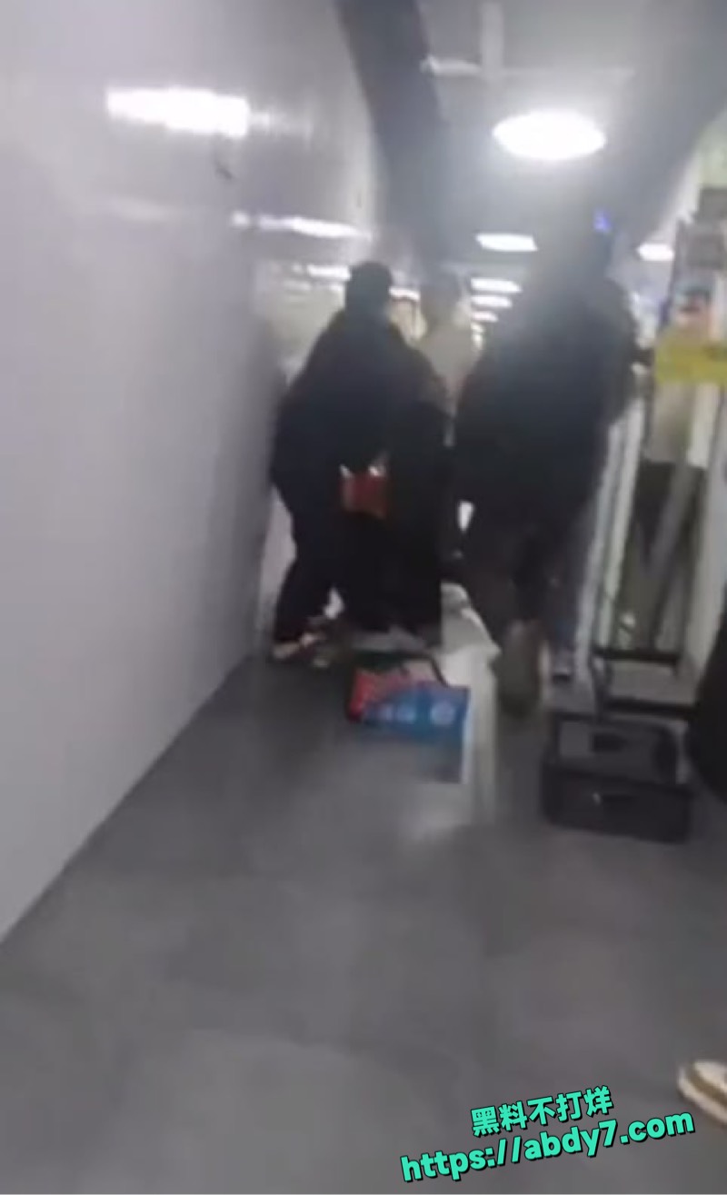 外卖小哥商家数十人打架5