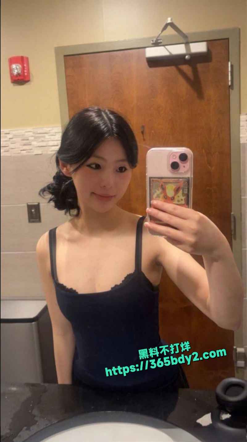 极品高颜值大学生私下里是onlyfans的博主8