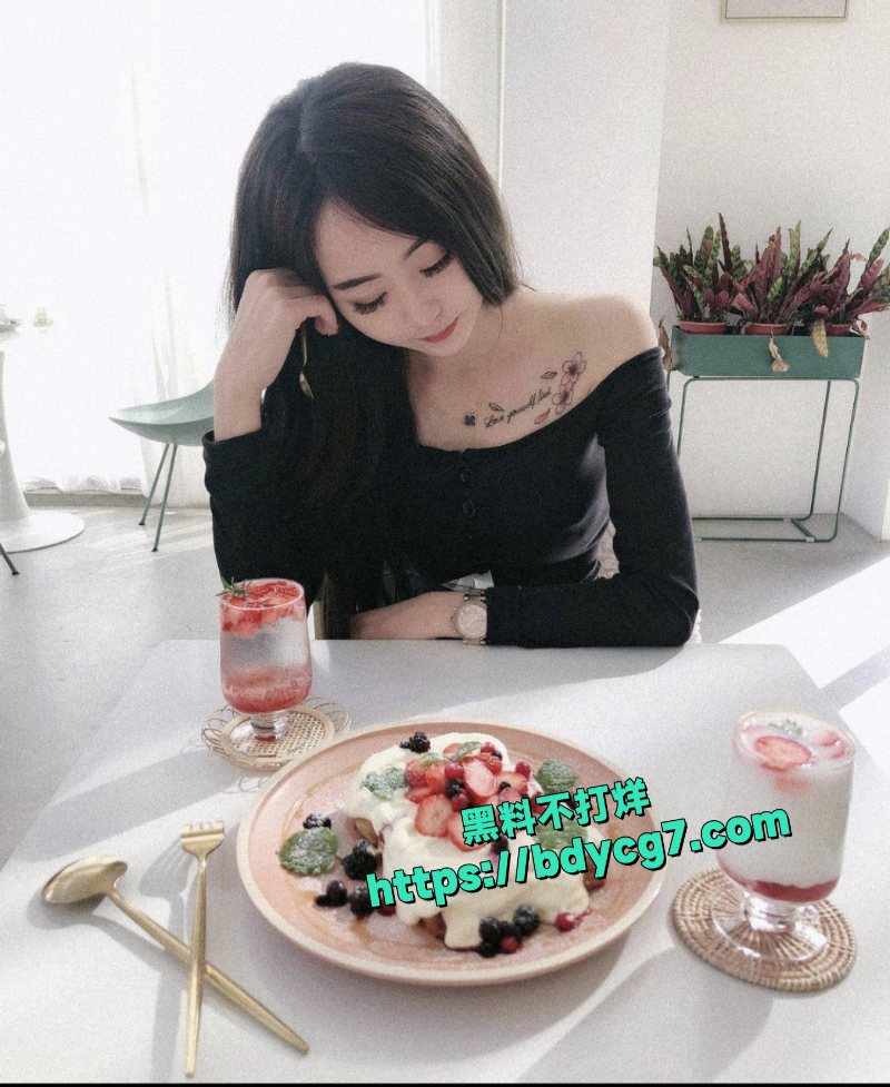 超抗操的美牙师晴晴与男友自拍的做爱视频被外流了出来9