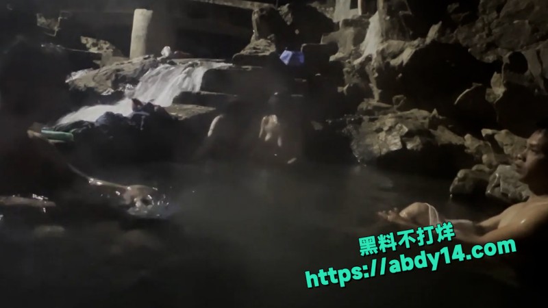 大胆露出无视路人 12