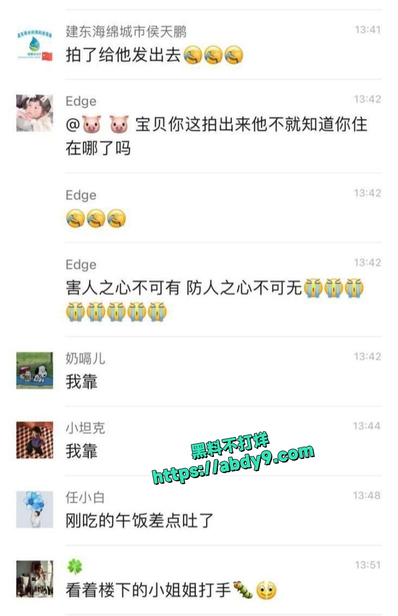 裸体眼镜哥窗户意淫街头美女打飞机 1